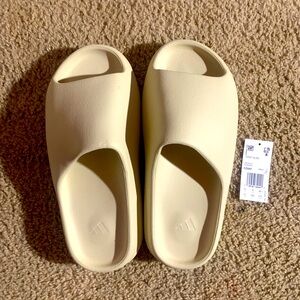 Adidas Yeezy Slides Bone - NEGOTIABLE - BRAND NEW
